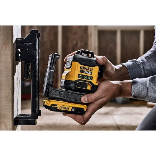 DeWalt DCLE34031D1  /- 1/8 in @ 30 ft Green 3 x 360 deg Laser Kit