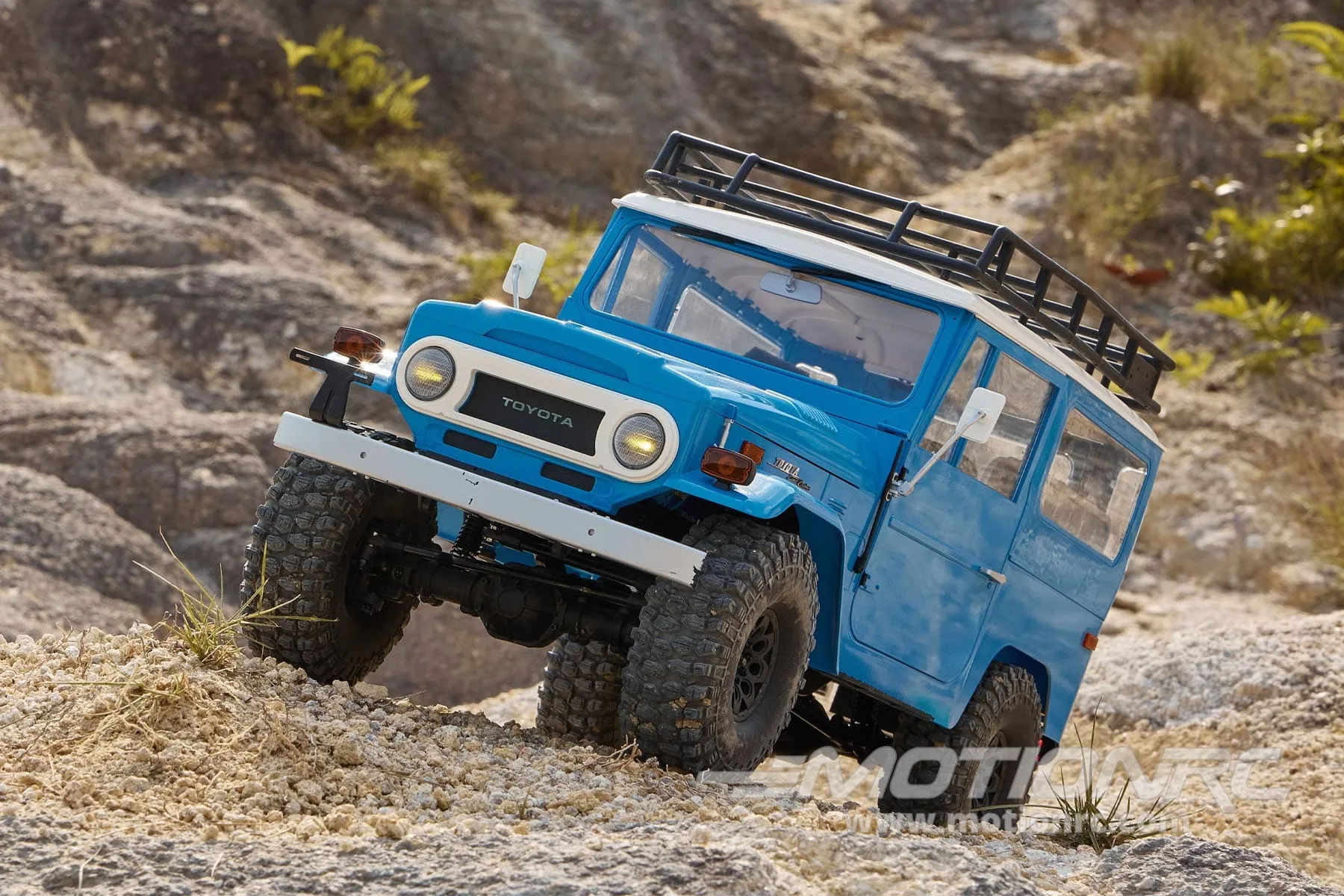 FMS Toyota FJ40 Blue 1/10 Scale 4WD Crawler - RTR